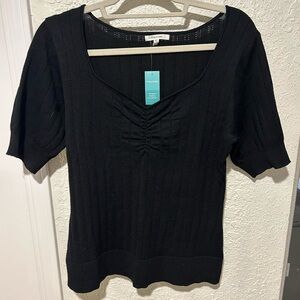 NWT Maurices women’s size medium short sleeve lightweight sweater.